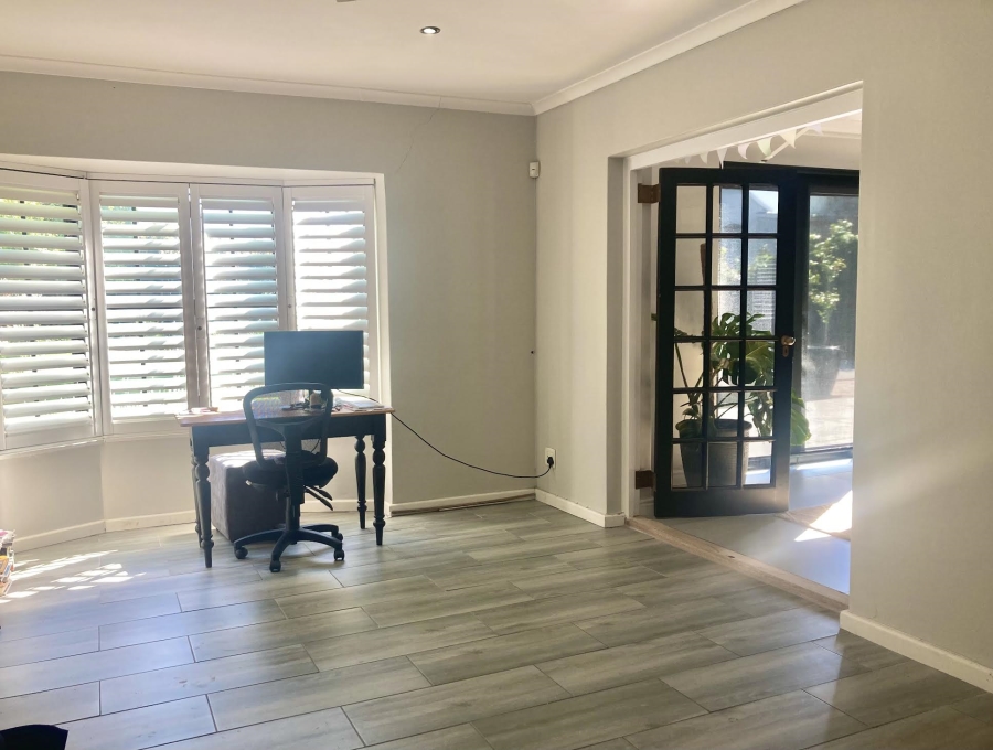 To Let 4 Bedroom Property for Rent in Constantia Western Cape